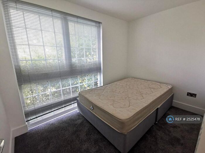 2 Bedroom Flat To Rent In Jameston, Bracknell, RG12