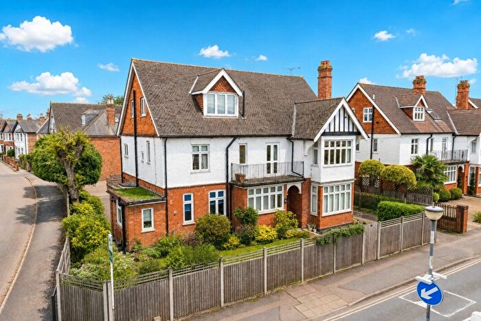 2 Bedroom Flat To Rent In Weybridge, Surrey, KT13