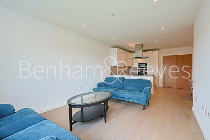 2 Bedroom Apartment To Rent In Thonrey Close, London, NW9