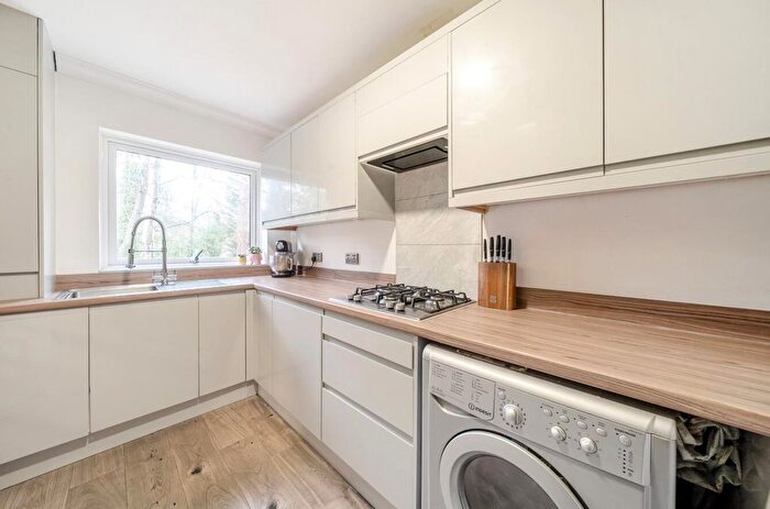 2 Bedroom Flat For Sale In Dawsmere Close, Camberley, GU15
