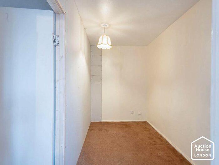 2 Bedroom Flat For Sale In Flat Mayflower House, The Drive, Great Warley, Brentwood, Essex, CM13