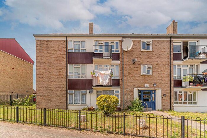 3 Bedroom Flat For Sale In Bouvier Road, Enfield, EN3