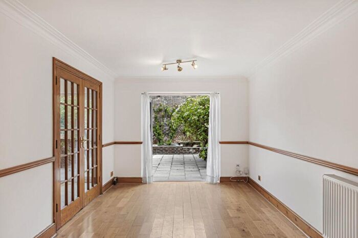 2 Bedroom Flat To Rent In Popham Street, Islington, N1