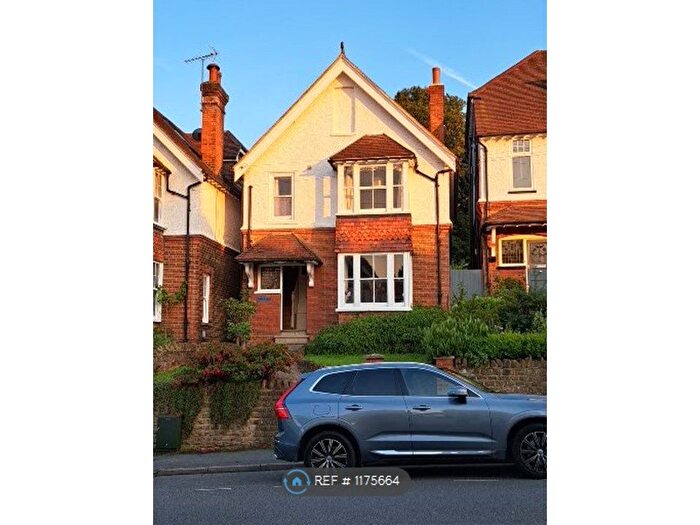 1 Bedroom Flat To Rent In Mareschal Road, Guildford, GU2