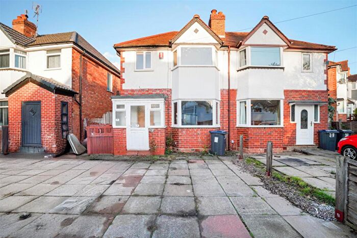 3 Bedroom Semi Detached House To Rent In Woodvale Road, Hall Green, B28