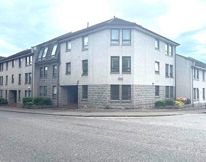 2 Bedroom Flat To Rent In Craigie Loanings, Aberdeen, AB25