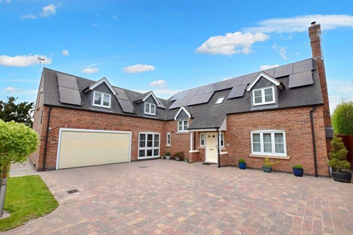 5 Bedroom Detached House For Sale In Trent Lane, Newton Solney, DE15