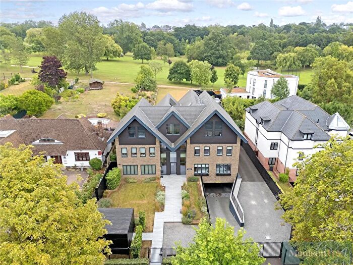 2 Bedroom Apartment For Sale In High Road, Chigwell, Essex, IG7