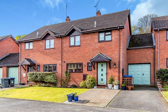 4 Bedroom Semi-Detached House For Sale In Wyndham Farm Cottages, Allington, Salisbury SP4