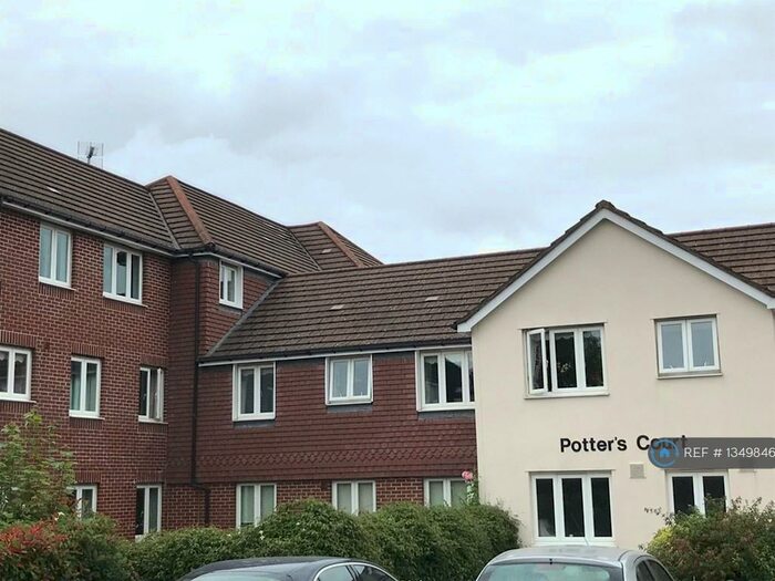 1 Bedroom Flat To Rent In Darkes Lane, Potters Bar, EN6
