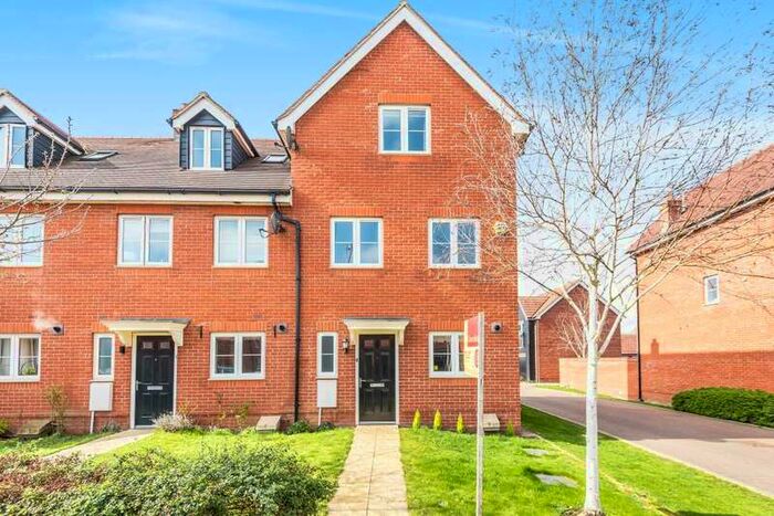 4 Bedroom Town House To Rent In Collington Road, Aylesbury, HP18