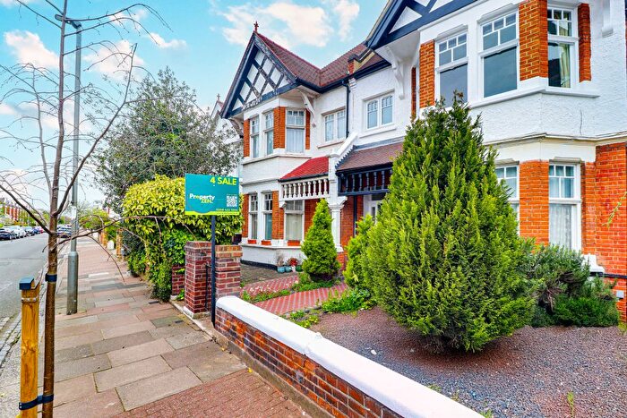 2 Bedroom Flat For Sale In Clarendon Drive, London, SW15