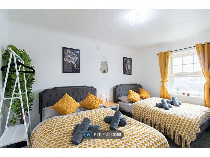 2 Bedroom Detached House To Rent In West Court, Southsea, PO4