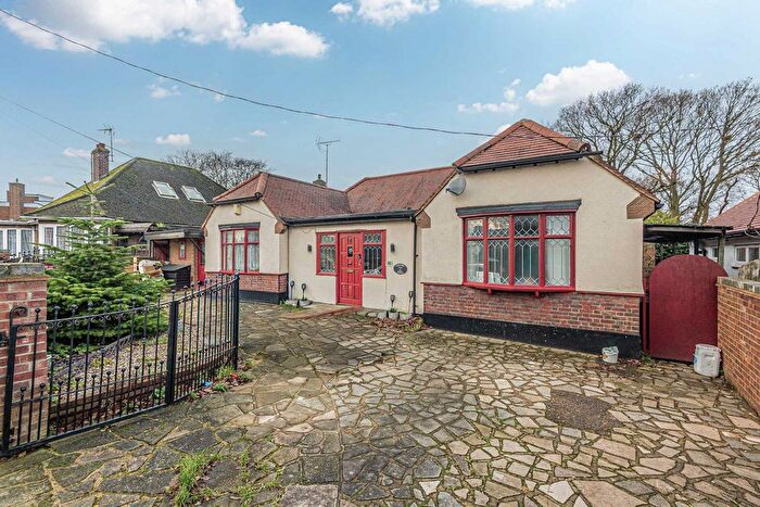 5 Bedroom Detached Bungalow For Sale In Park Avenue, Leigh-On-Sea, SS9