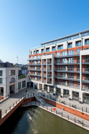 2 Bedroom Apartment To Rent In The Colonnade, Maidenhead, SL6