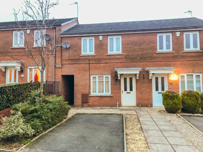 2 Bedroom Town House To Rent In Clubhouse Close, Shaw, OL2