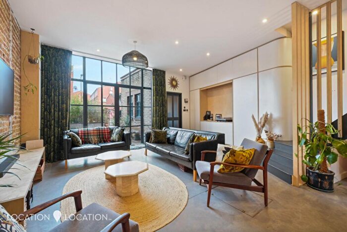 4 Bedroom Semi Detached House For Sale In Southwold Road, London, E5