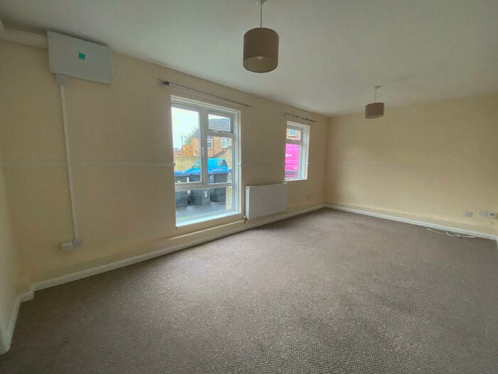 3 Bedroom Flat To Rent In Leycester Close, Harbury, CV33
