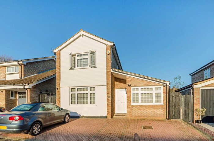 4 Bedroom Detached House To Rent In Worcester Park, Worcester Park, KT4