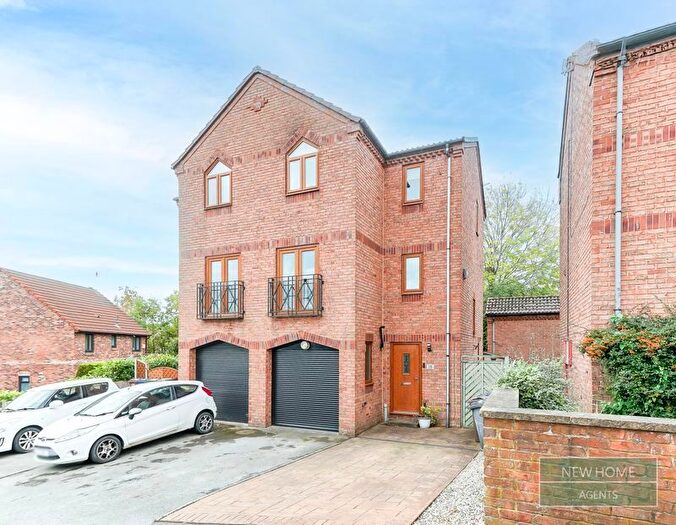 3 Bedroom Semi-Detached House For Sale In Laithe Croft Dodworth, Barnsley, S75