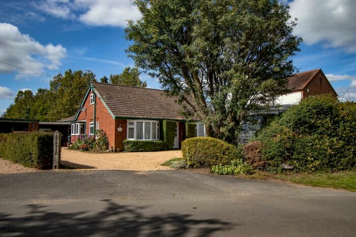 4 Bedroom Detached Bungalow For Sale In Four Winds Biggin Hall Lane, Thurlaston, Rugby, CV23