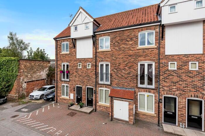 2 Bedroom Town House To Rent In Black Swan Mews, Belle Vue Terrace, Ripon, HG4