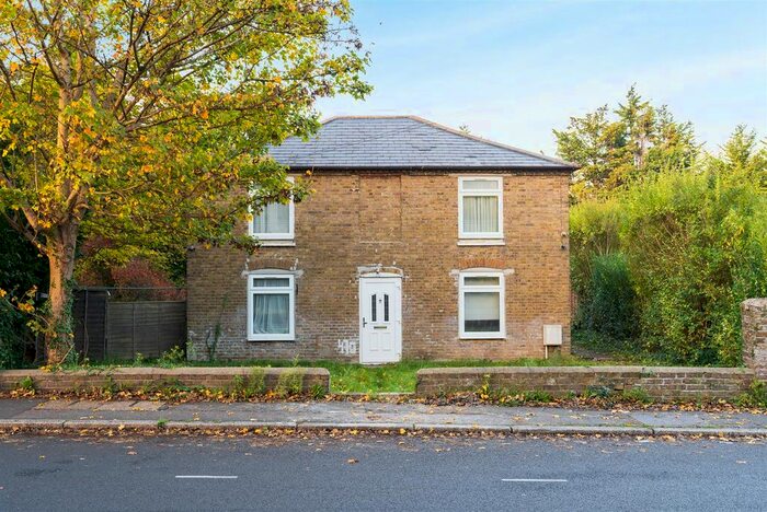 4 Bedroom Detached House To Rent In Bath Road, Harmondsworth, West Drayton, UB7