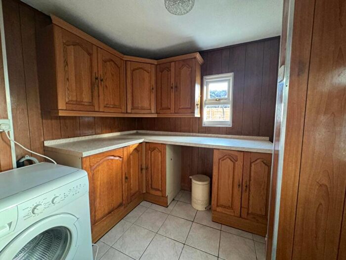 2 Bedroom Detached Bungalow To Rent In Manor Road, Shaw, OL2