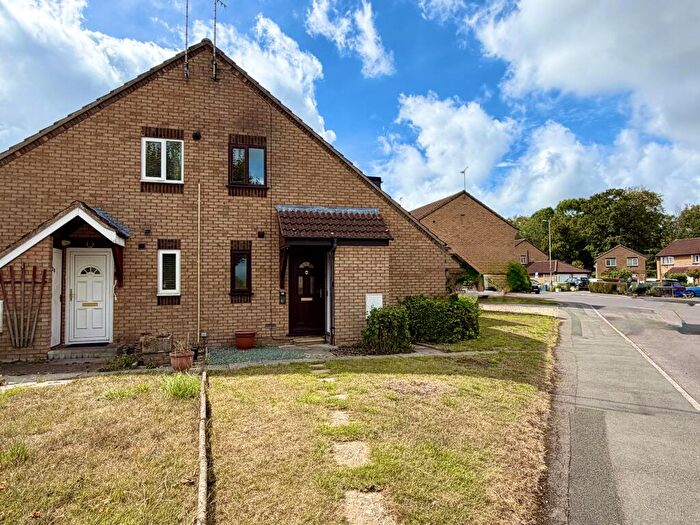 1 Bedroom End Of Terrace House For Sale In Willowbrook, Boundary Close, Kingsdown, Swindon, SN2