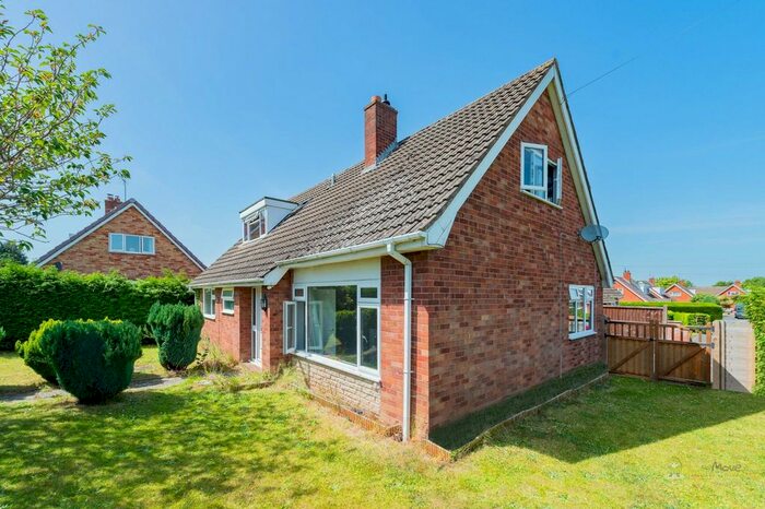 4 Bedroom Detached Bungalow For Sale In The Oval, Bicton, Shrewsbury, SY3