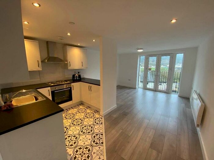 2 Bedroom Flat To Rent In High Street, Gilfach Goch -, Porth, CF39