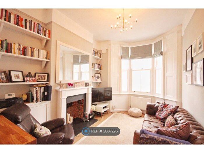 1 Bedroom Flat To Rent In Dalyell Road, London, SW9