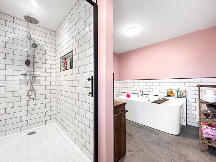 4 Bedroom Bungalow For Sale In Marlborough Road, Gillingham, Medway, ME7