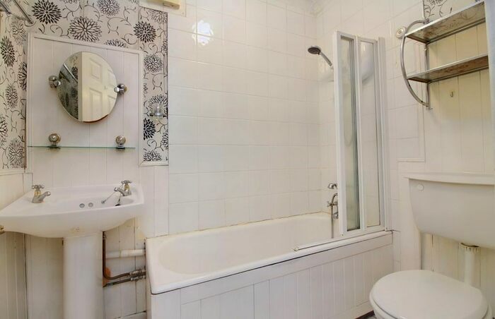 1 Bedroom Flat For Sale In Flat Rotherwick Court, Alexandra Road, Farnborough, Hampshire, GU14