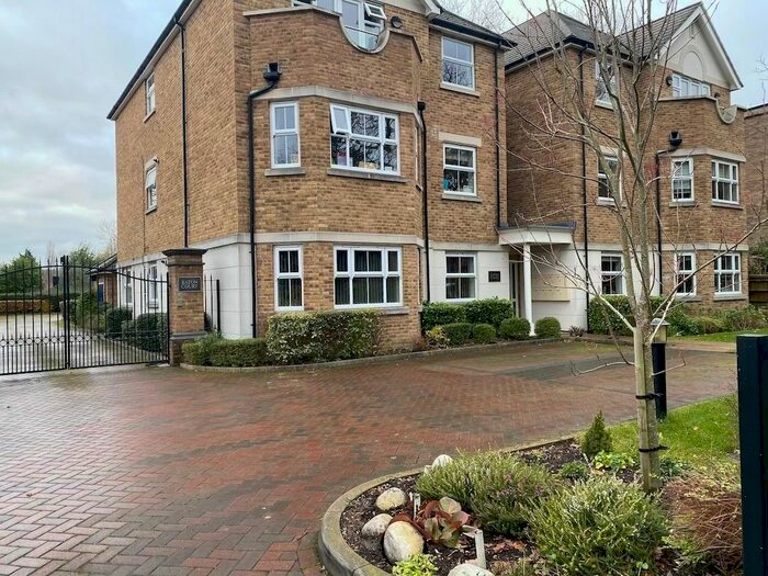 2 Bedroom Flat To Rent In Westfield Park, Hatch End HA5
