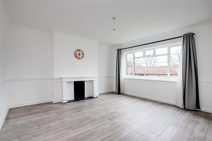 2 Bedroom Flat To Rent In Deanhill Court, Upper Richmond Road West, SW14
