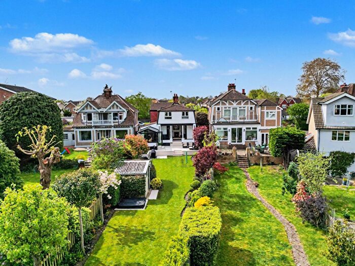 3 Bedroom Detached House For Sale In Molember Road, East Molesey, KT8