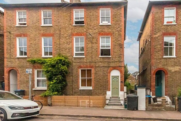 1 Bedroom Flat To Rent In St. Andrew's Road, Surbiton, KT6