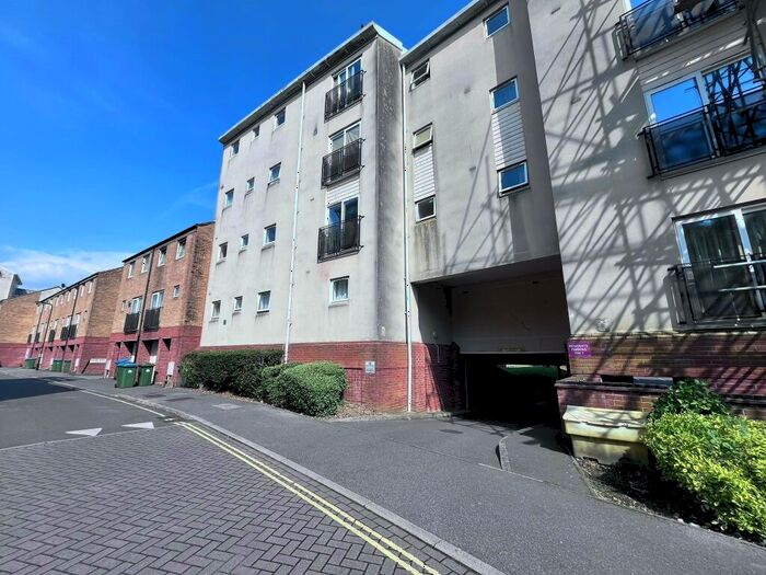 2 Bedroom Flat To Rent In Carpathia Drive, Southampton, SO14