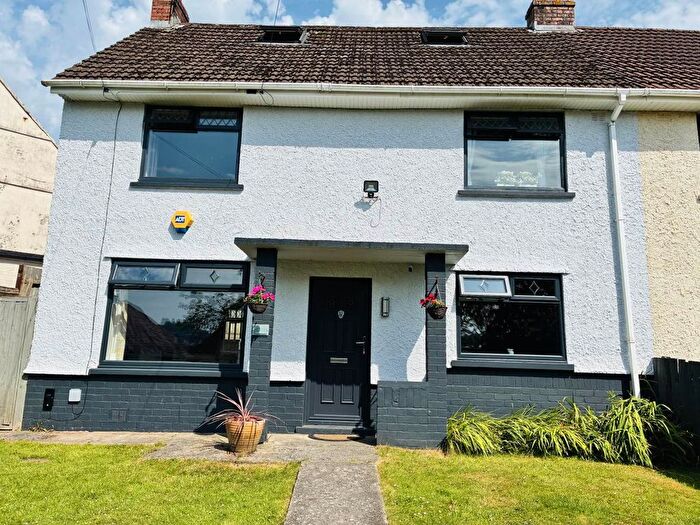 3 Bedroom Semi-Detached House For Sale In Oakfield, Pontllanfraith, Blackwood, NP12