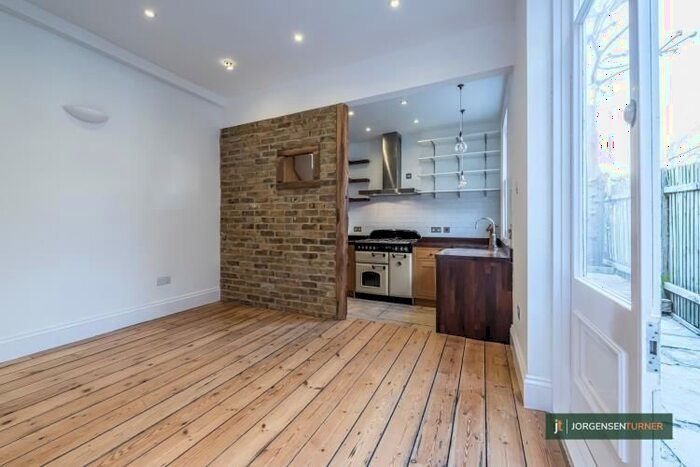 2 Bedroom Flat To Rent In Adelaide Grove, London, W12