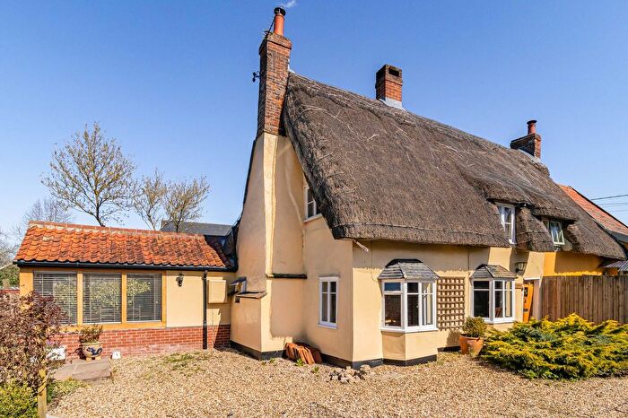 2 Bedroom Cottage For Sale In The Causeway, Hitcham, IP7
