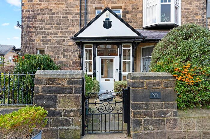 2 Bedroom Flat For Sale In Riddings Road, Ilkley, West Yorkshire, LS29
