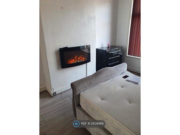 1 Bedroom Flat To Rent In Longford Place, Manchester, M14