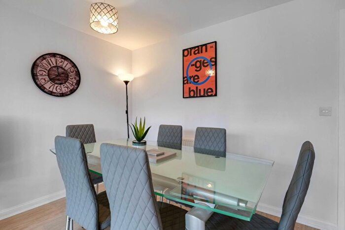 4 Bedroom Semi-Detached House To Rent In Kensal Green Drive, Maidenhead, SL6