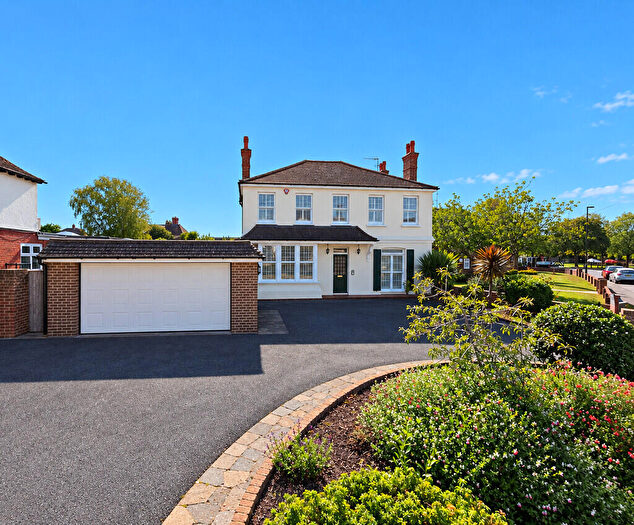 5 Bedroom Detached House For Sale In Roman Crescent, Southwick, BN42