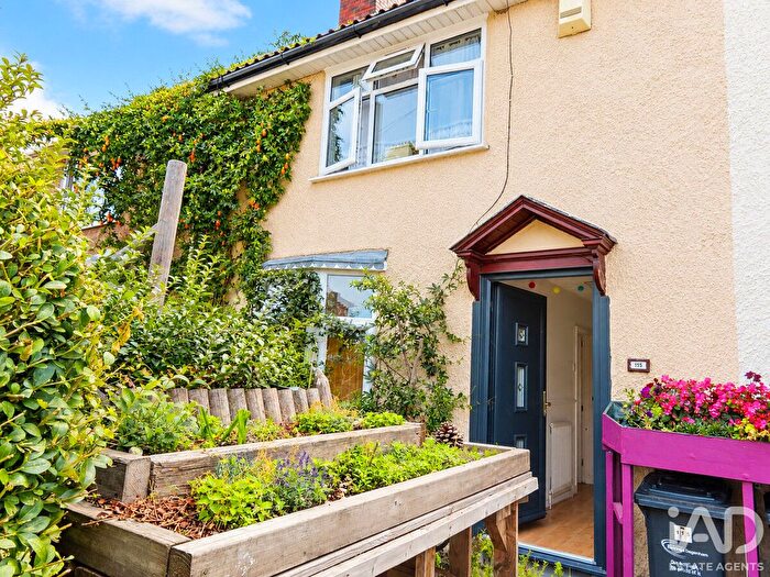 3 Bedroom Terraced House For Sale In Lillechurch Road, Dagenham, RM8