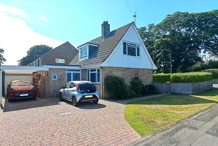 3 Bedroom Chalet For Sale In Branksome Close New Milton Hampshire, BH25