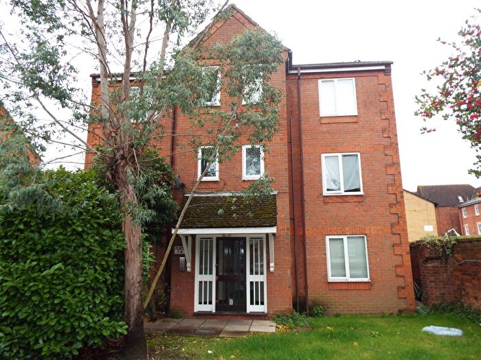 2 Bedroom Flat To Rent In The Finches, Bedford, MK40