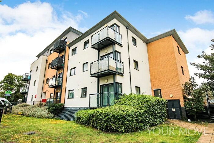 2 Bedroom Flat For Sale In Cottons Approach, Romford, RM7